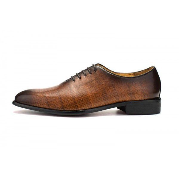 A pair of brock shoes for men wedding shoes for men business shoes Oxford shoes for business men dress shoes for men