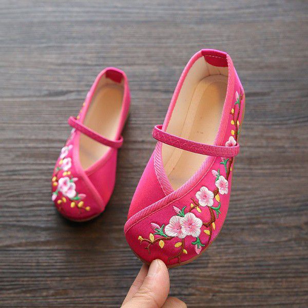 Handmade girls' embroidered shoes in Hanfu children's old Beijing cloth shoes national style students perform shoes dance shoes
