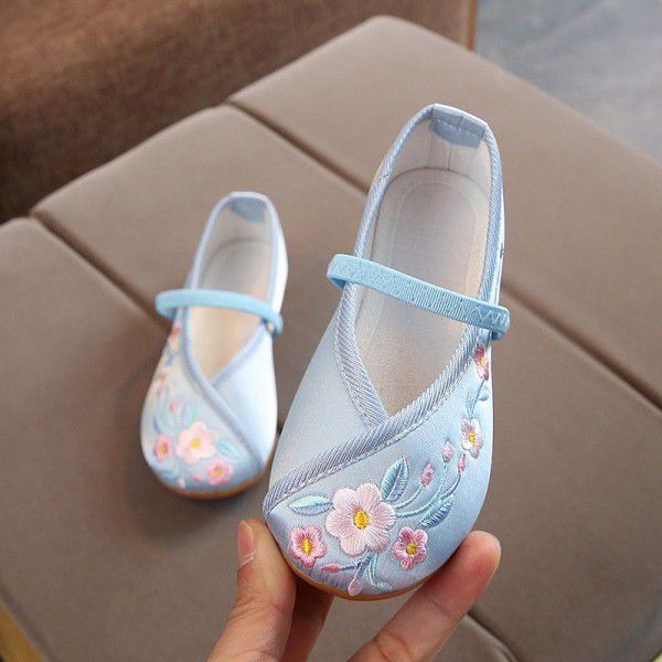 Handmade girls' embroidered shoes in Hanfu children's old Beijing cloth shoes national style students perform shoes dance shoes
