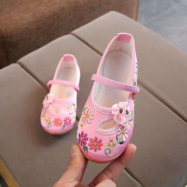 Handmade girls' embroidered shoes in Hanfu children's old Beijing cloth shoes national style students perform shoes dance shoes
