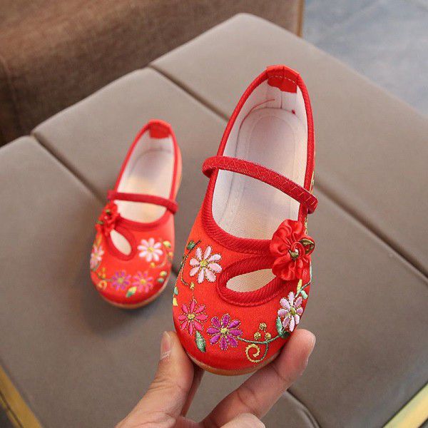 Handmade girls' embroidered shoes in Hanfu children's old Beijing cloth shoes national style students perform shoes dance shoes
