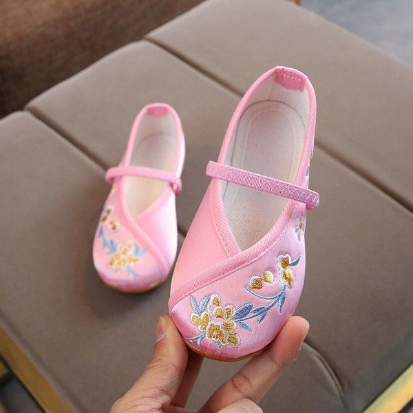 Handmade girls' embroidered shoes in Hanfu children's old Beijing cloth shoes national style students perform shoes dance shoes
