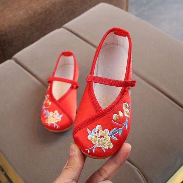 Handmade girls' embroidered shoes in Hanfu children's old Beijing cloth shoes national style students perform shoes dance shoes
