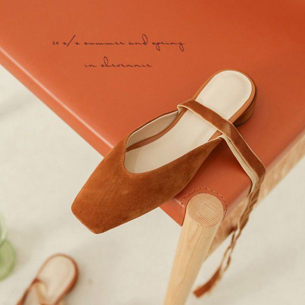 Fashion simple Japanese and Korean Caramel small square head solid color all-around travel foot ring strap strap shallow mouth sandal female
