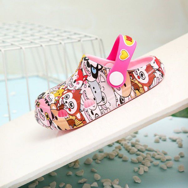 New small and medium-sized children's lovely cool slippers boys' bathroom slippers summer Baby Beach Baotou girls' hole shoes
