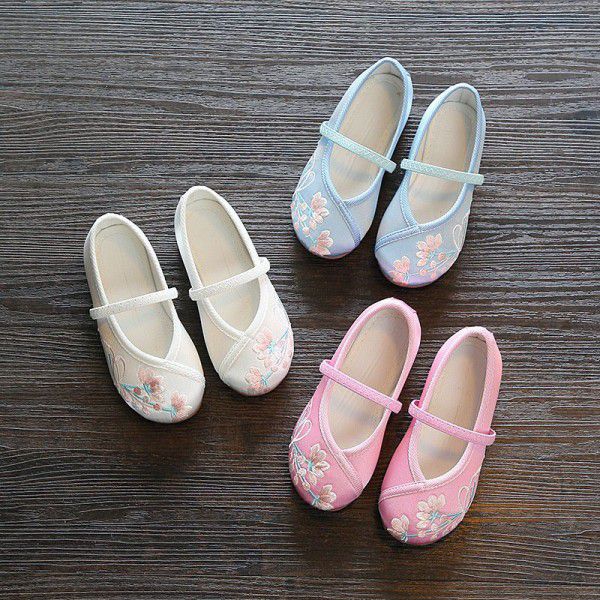 Handmade girls' embroidered shoes in Hanfu childre...