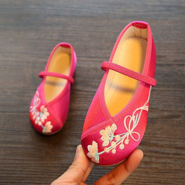 Handmade girls' embroidered shoes in Hanfu children's old Beijing cloth shoes national style students perform shoes dance shoes
