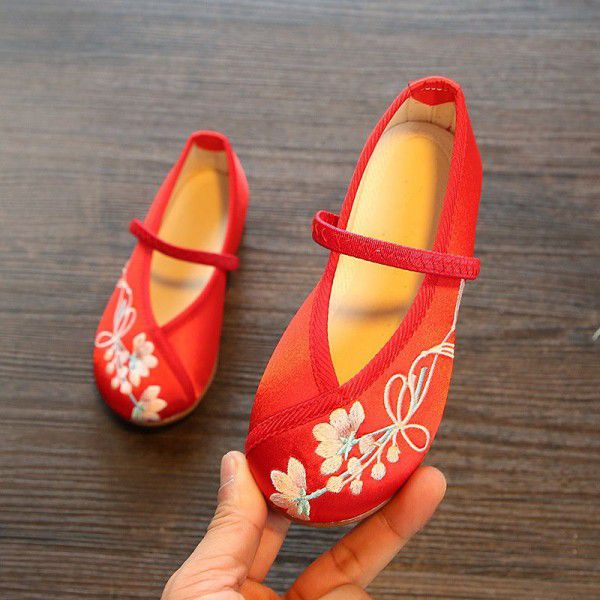 Handmade girls' embroidered shoes in Hanfu children's old Beijing cloth shoes national style students perform shoes dance shoes
