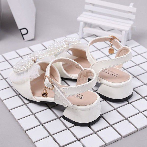 203 children's shoes girl's sandals 2020 summer new bright leather pearl bow thick heel princess shoes manufacturer wholesale